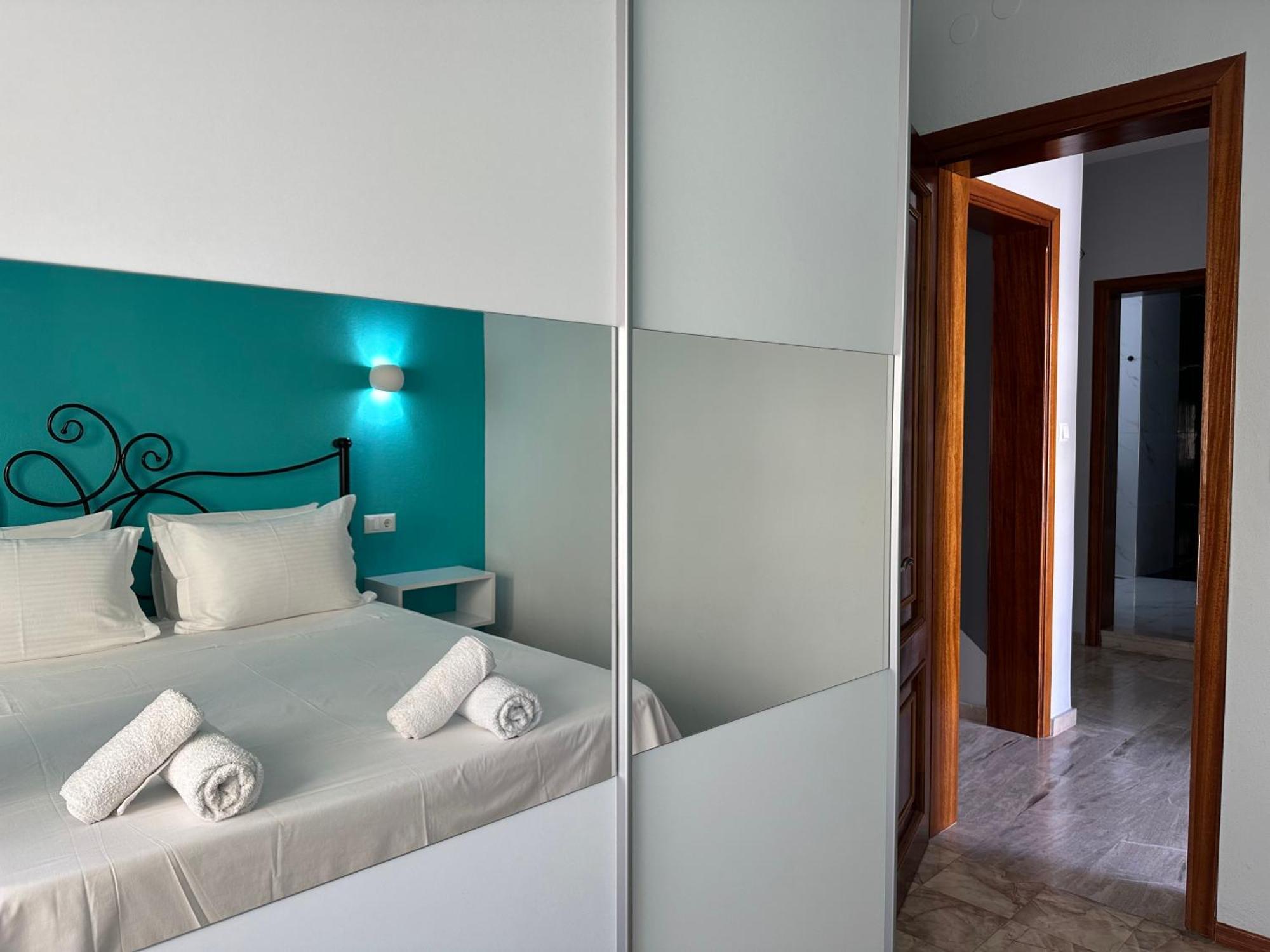 W Pearl Suite Néa Péramos Exterior foto