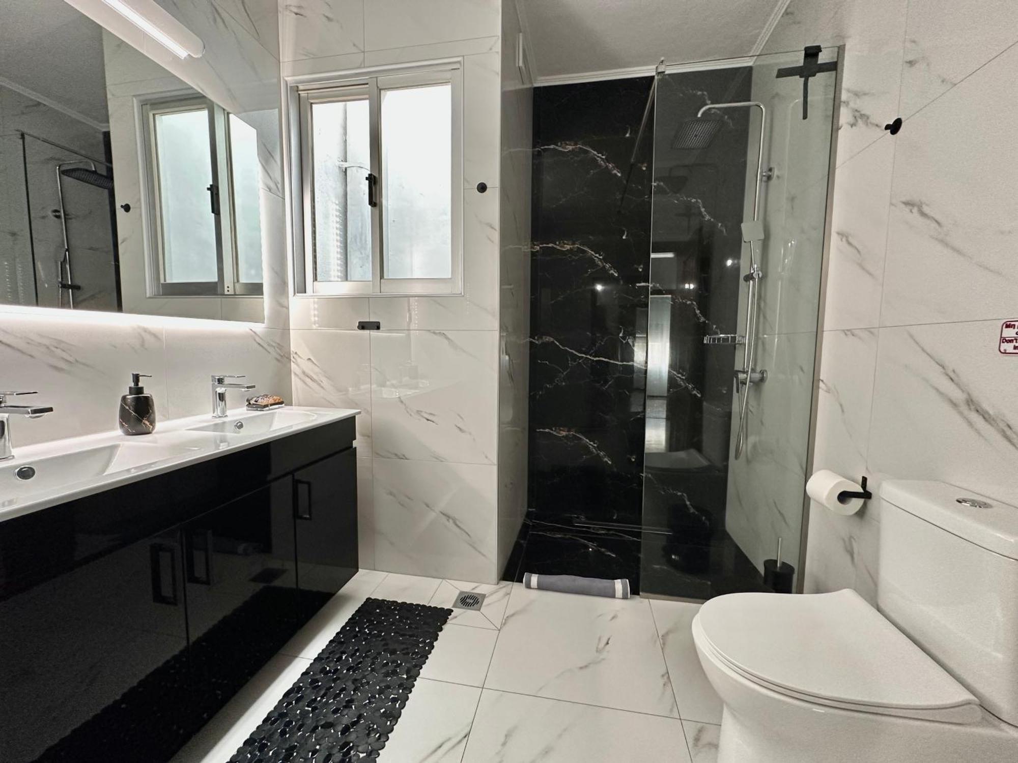 W Pearl Suite Néa Péramos Exterior foto