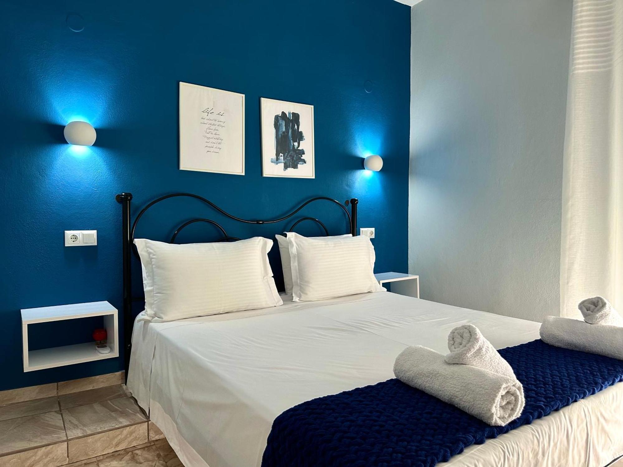 W Pearl Suite Néa Péramos Exterior foto